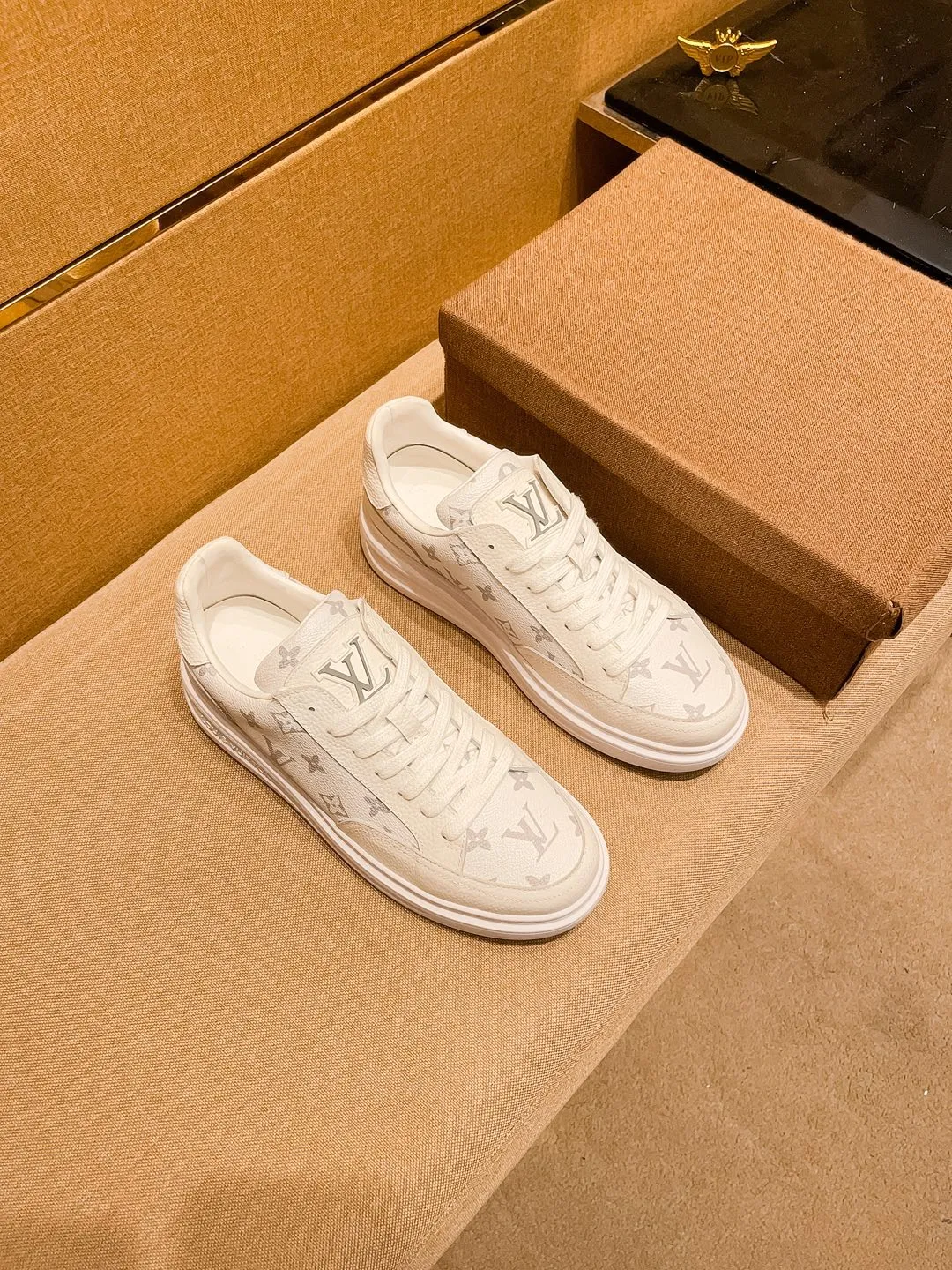Men's shoes 💰 400💰【 LV 】🔥 Louis Vuitton, high-end men's shoes brand, official website 1:1 latest masterpiece: the upper is made of first-layer cowhide imported from Italy with a comfortable and breathable lining➕original non-slip and wear-resistant outsole🔥, making walking more convenient and comfortable! An exclusive new model, a stunning work, a beautiful 1:1 replica [color] compared to the official quality! Create a fashionable personality to set off your uniqueness! A must-have for trendy men! Classic 🔥Size: 38-44 Color: 🔥 3⃣️colors available🔥.